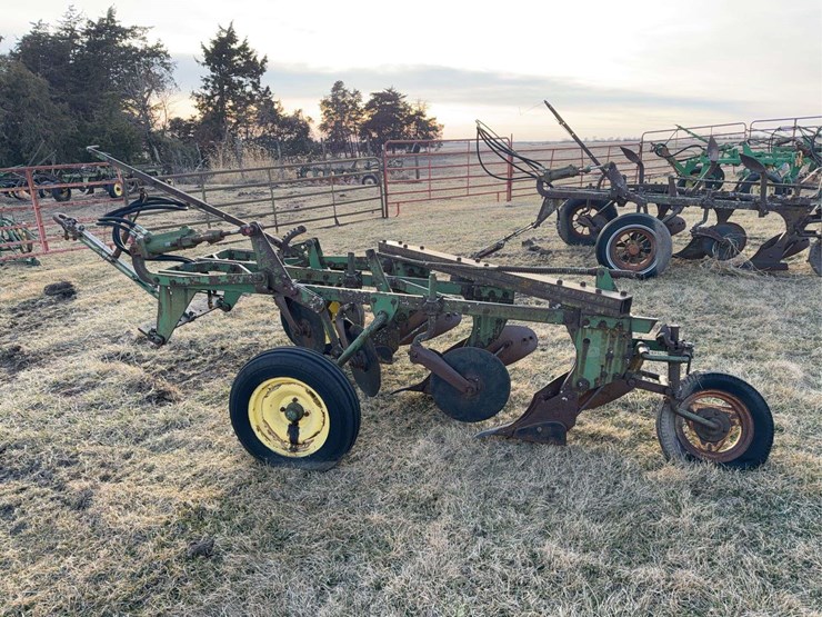 john-deere-pull-type-three-bottom-plow-image-6