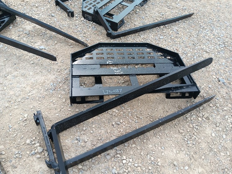 #l75-037-•-future-pallet-fork-skid-steer-attachment-image-1