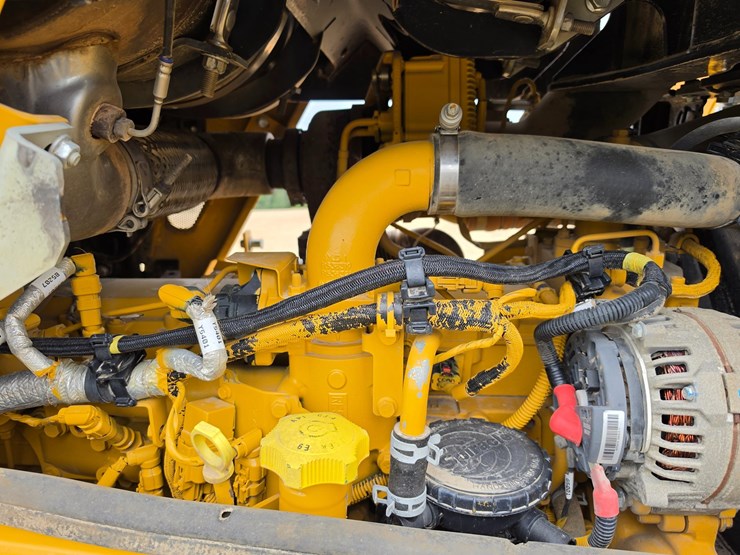 2015-deere-700k-image-32