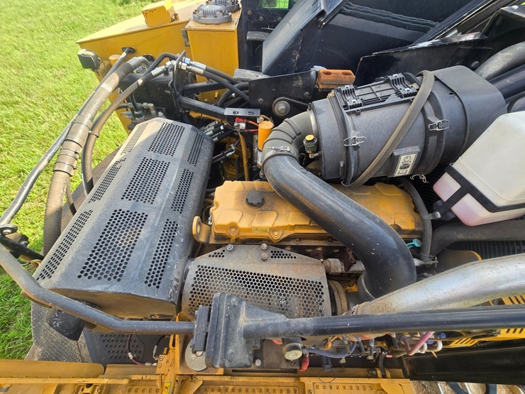 2015-caterpillar-521b-image-26