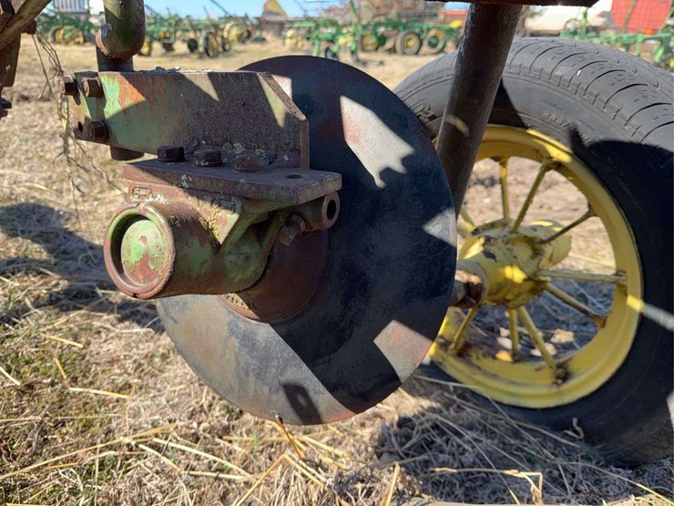 john-deere-pull-type-two-bottom-plow-image-23