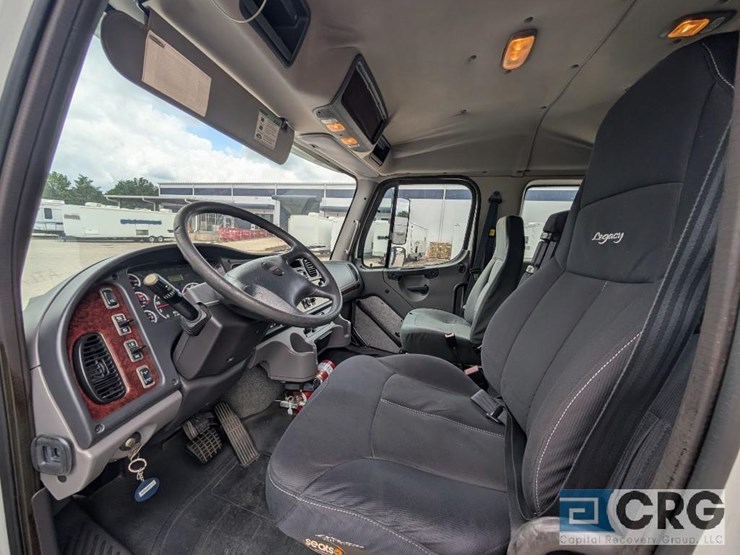 2012-freightliner-m2-stakebed-truck-image-30