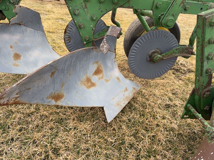 john-deere-pull-type-three-bottom-plow-image-15