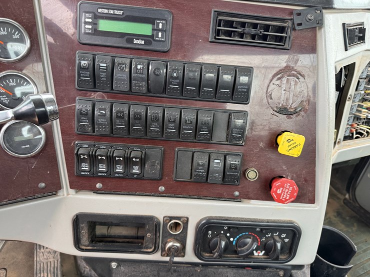 2014-western-star-4900-image-34