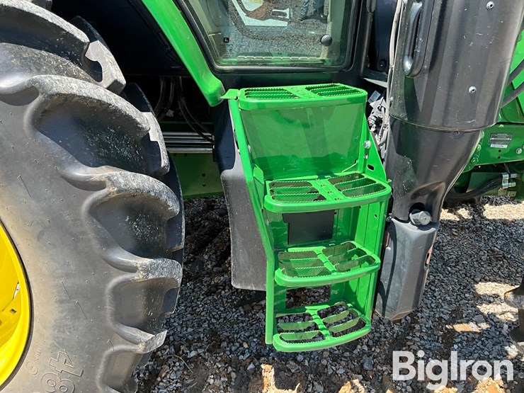 2019-john-deere-6110r-image-16