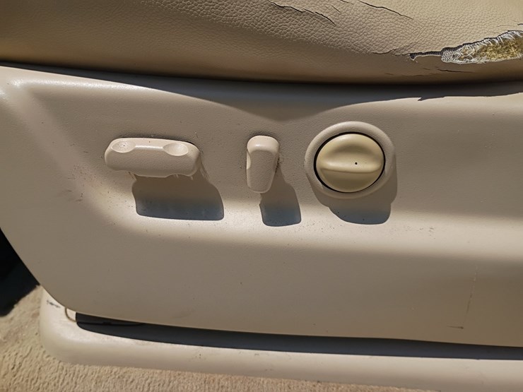 2009-gmc-yukon-xl-image-32