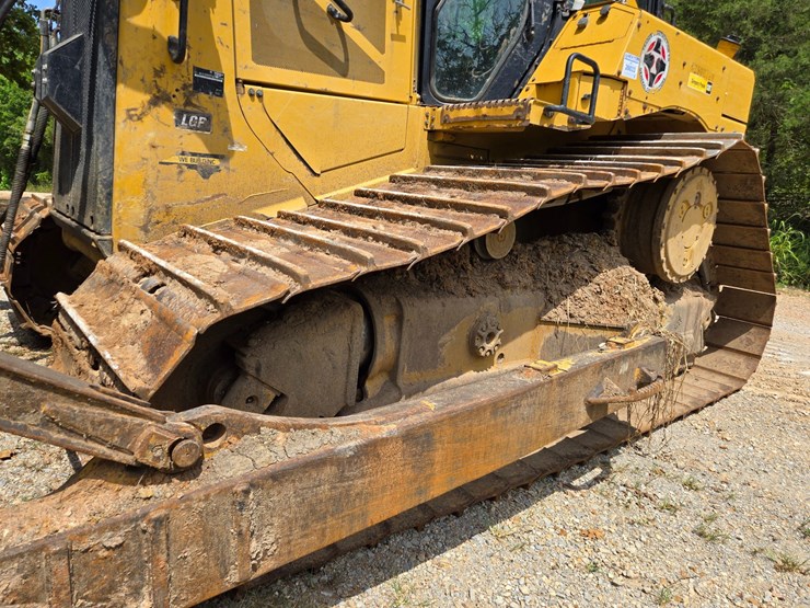 2019-caterpillar-d6-image-58