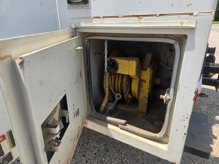 2007-freightliner-m2-106-image-61