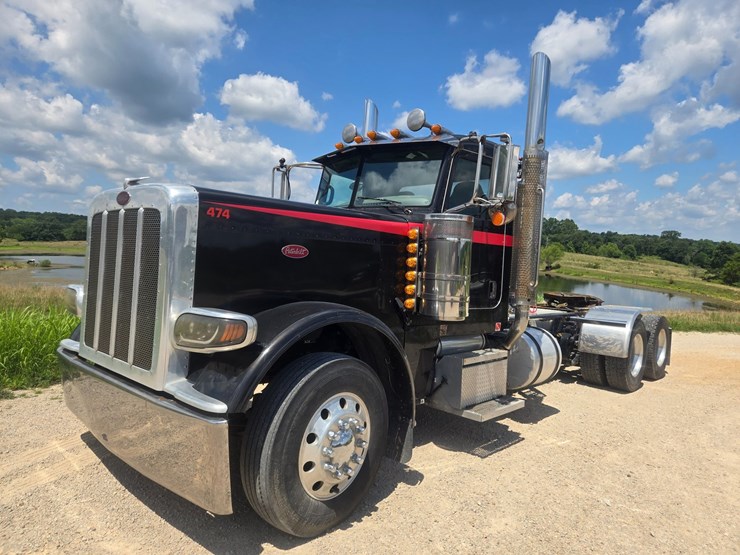 2016-peterbilt-389-image-2