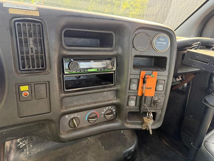 2003-gmc-topkick-image-30