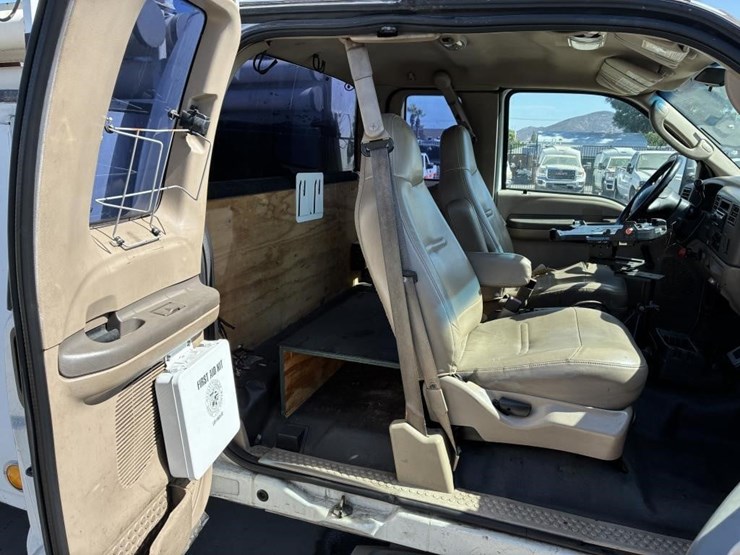 2004-ford-f450-image-24
