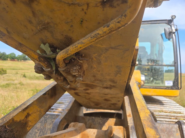 2019-caterpillar-320-image-93