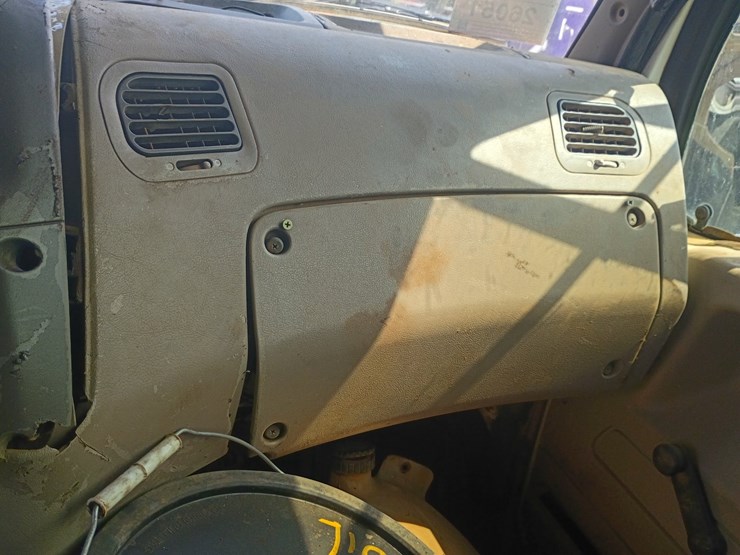2008-sterling-l9500-image-52