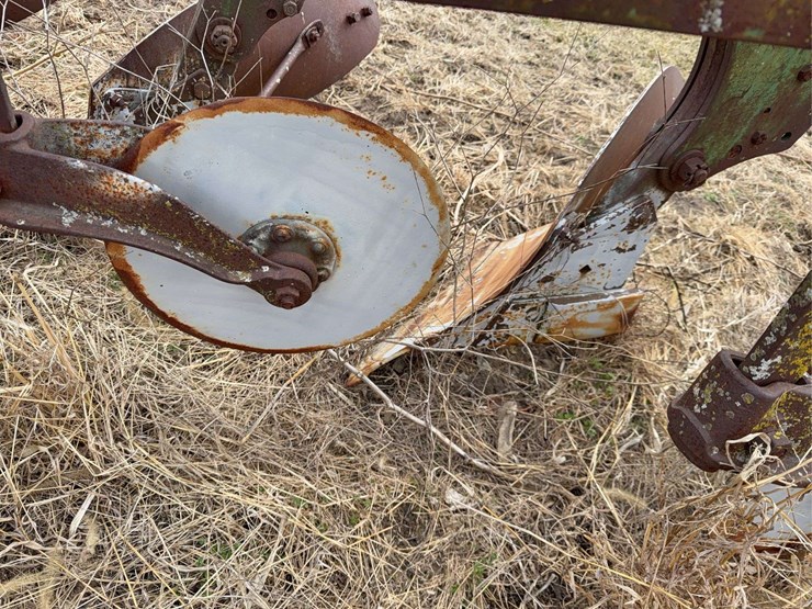 john-deere-pull-type-five-bottom-plow-image-26