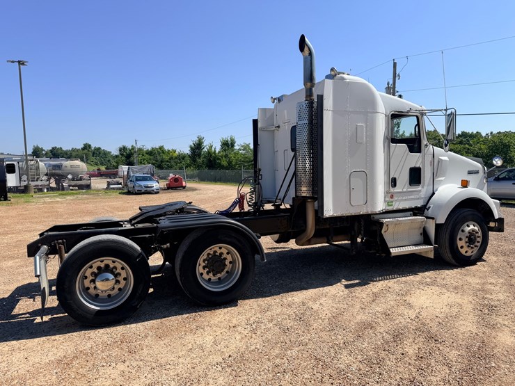 2010-kenworth-t800-image-14