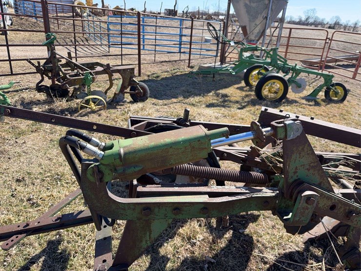 john-deere-pull-type-three-bottom-plow-image-10