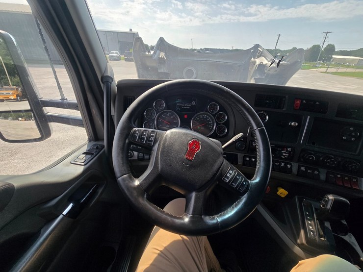 2018-kenworth-t680-image-57