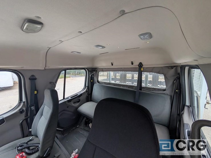 2011-freightliner-m2-stakebed-truck-image-24