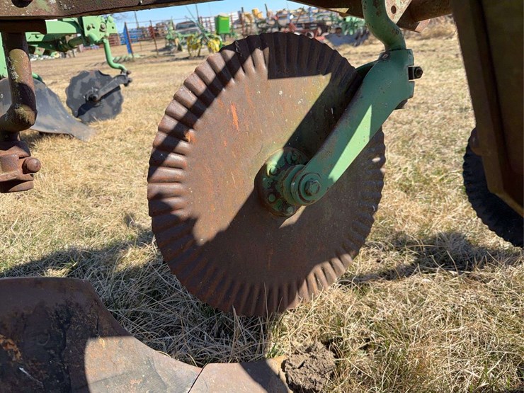 john-deere-three-point-three-bottom-plow-image-11