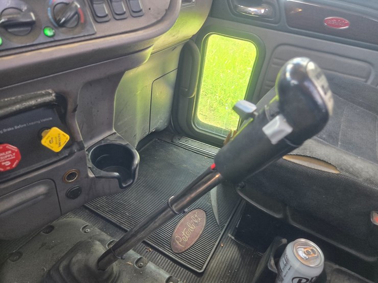 2016-peterbilt-389-image-56