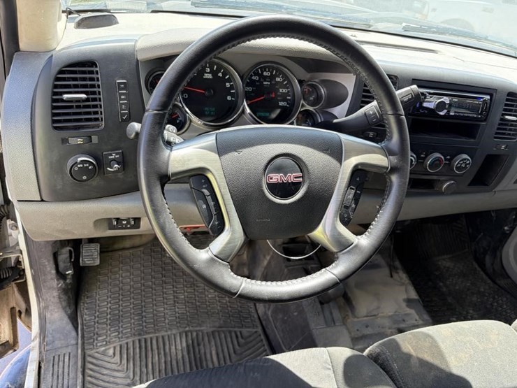 2012-gmc-sierra-3500-image-25