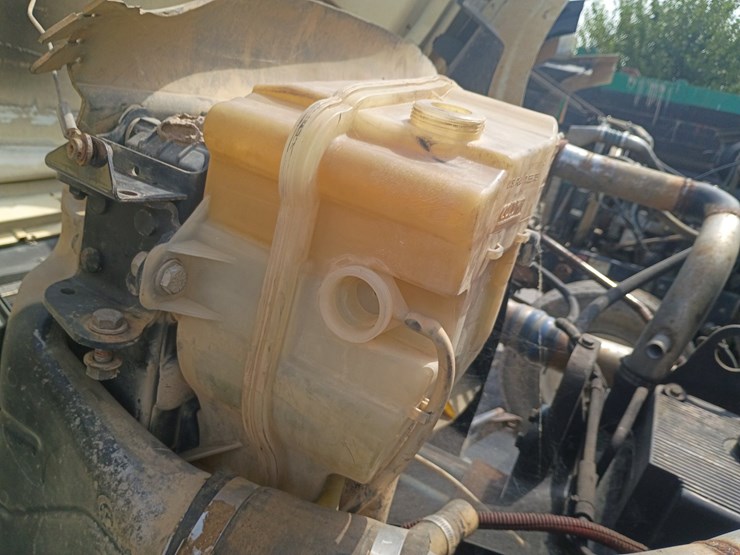 2008-sterling-l9500-image-25