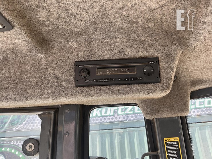 2017-deere-310sl-image-16