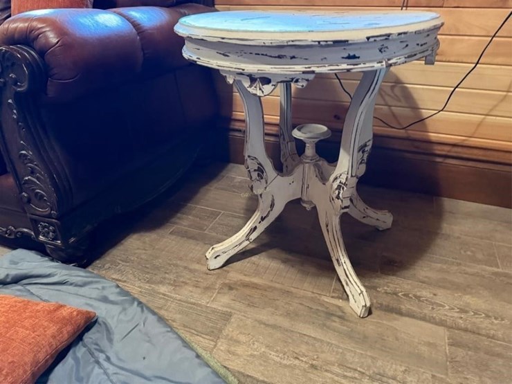 wood-end-table-image-3