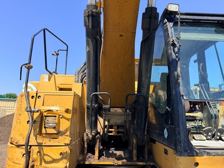 2010-caterpillar-328d-image-106
