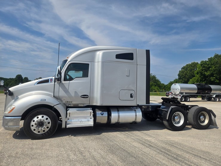 2018-kenworth-t680-image-6