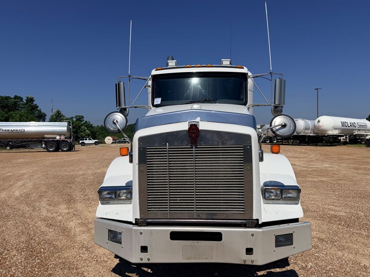 2010-kenworth-t800-image-21