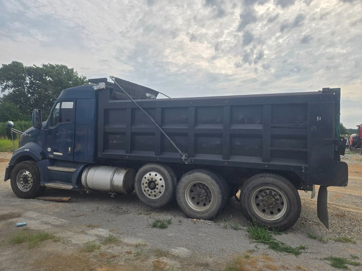 2011-kenworth-t700-image-7
