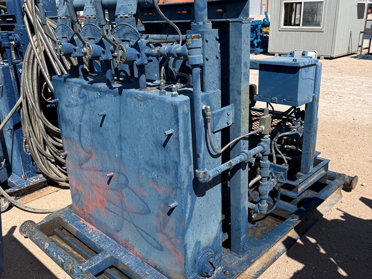 caterpillar-550-image-3