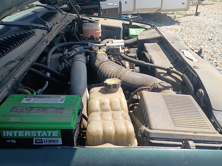 2001-chevrolet-silverado-3500-image-11