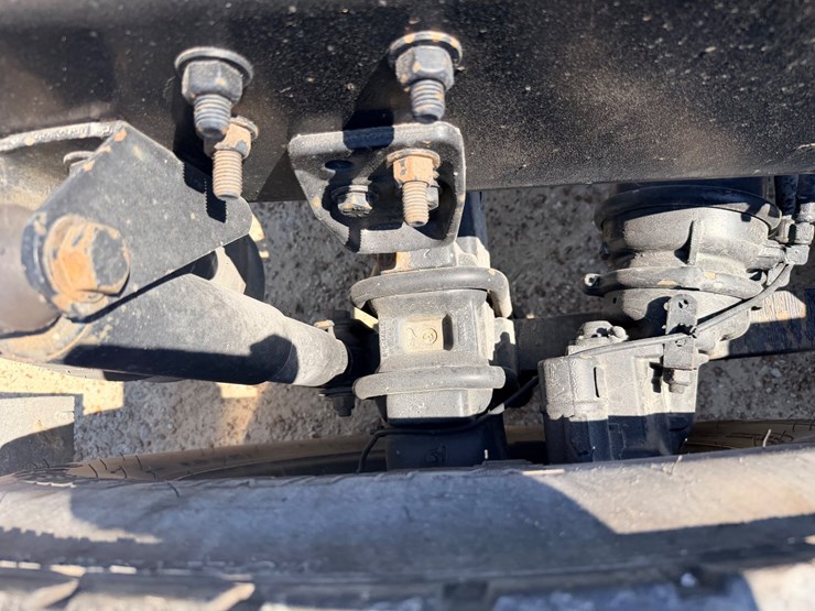 2016-freightliner-122sd-image-63