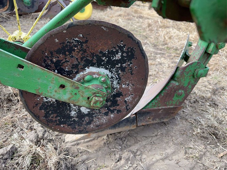 john-deere-pull-type-two-bottom-plow-image-17