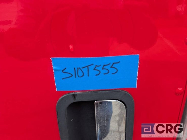 2010-peterbilt-335-image-39