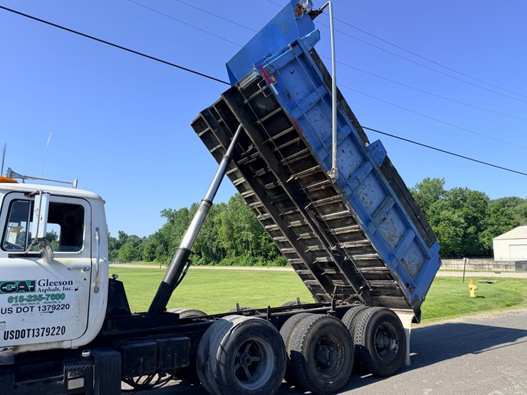 1993-mack-dm690s-image-16