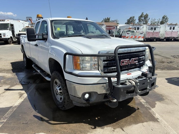 2012-gmc-sierra-2500hd-image-2