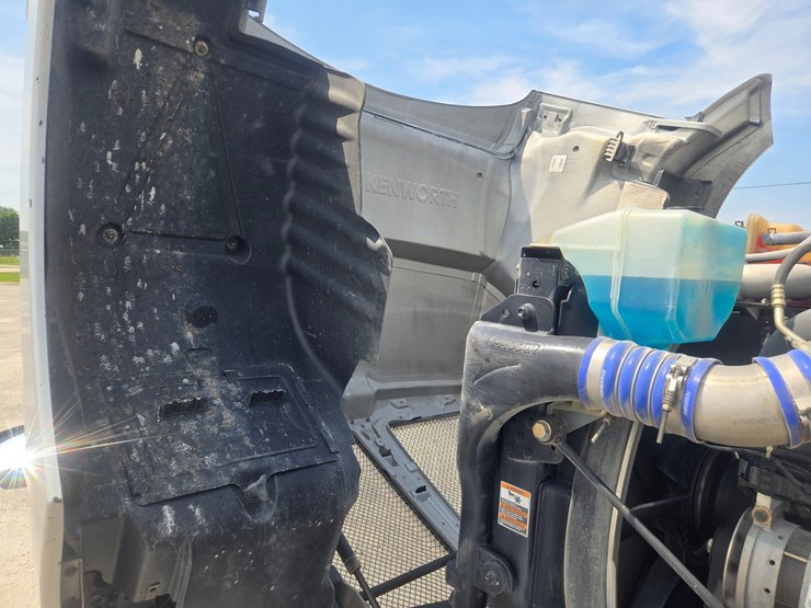 2019-kenworth-t680-image-32