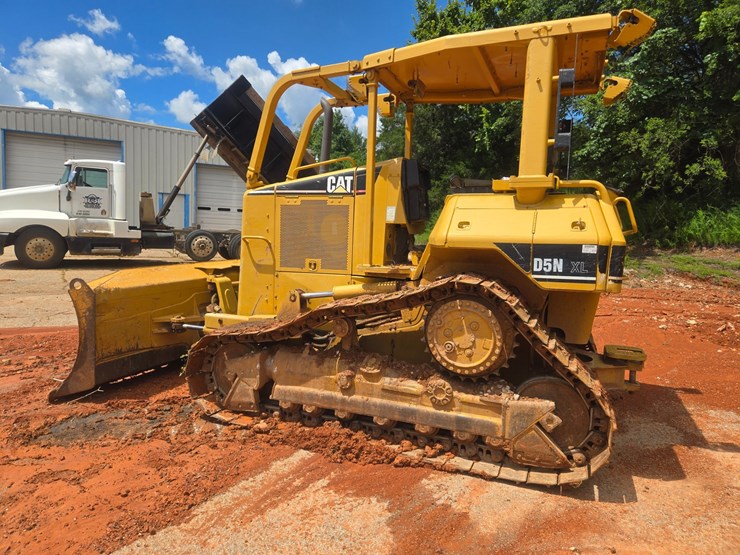 2005-caterpillar-d5n-xl-image-5