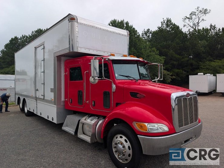 2010-peterbilt-335-image-5