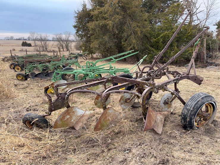john-deere-pull-type-three-bottom-plow-image-3