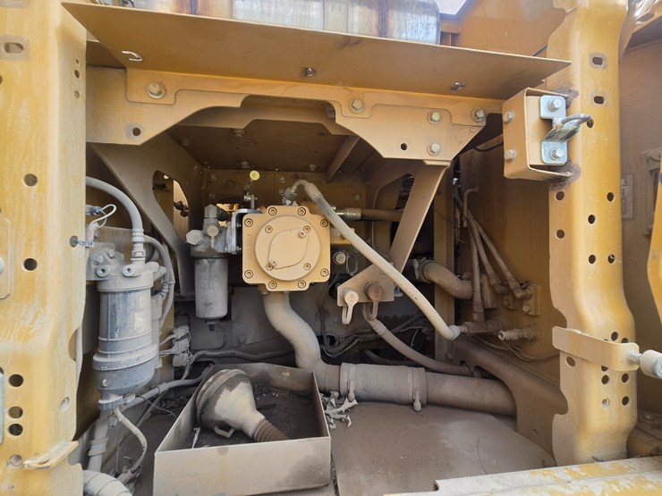 2019-caterpillar-320-image-38