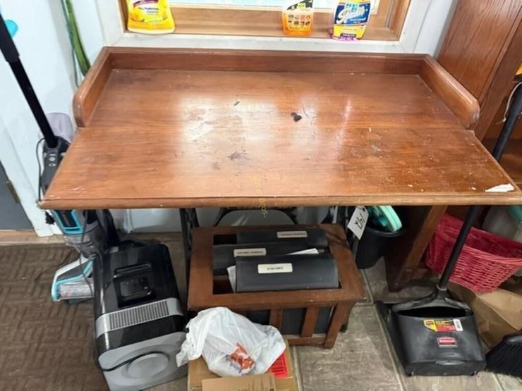singer-sewing-machine-base-image-1