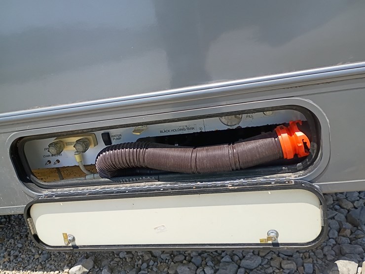 2005-ford-e450-image-111