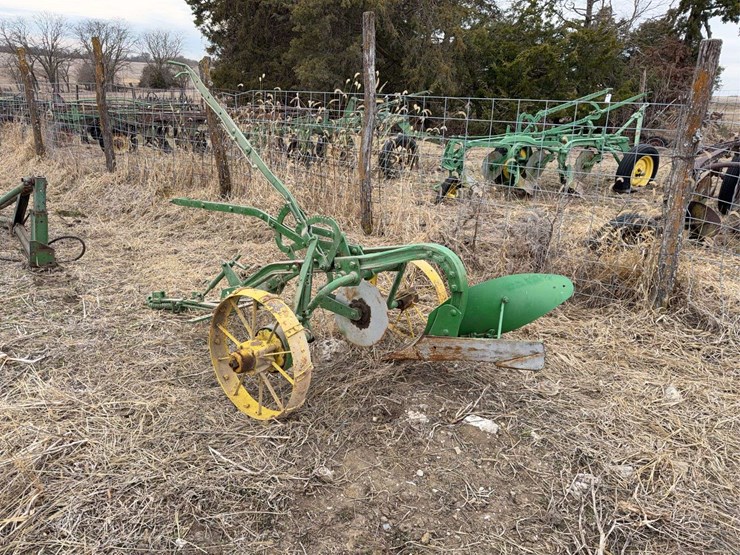 john-deere-one-bottom-plow-image-2