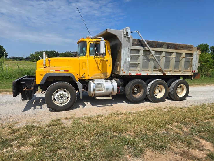 2002-mack-rd688s-image-5