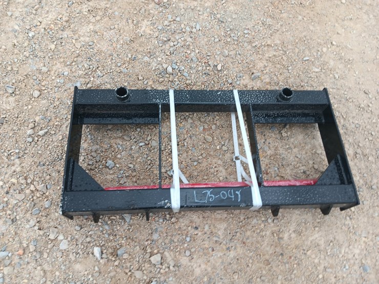 #l75-048-•-future-bale-spears-skid-steer-attachment-image-5