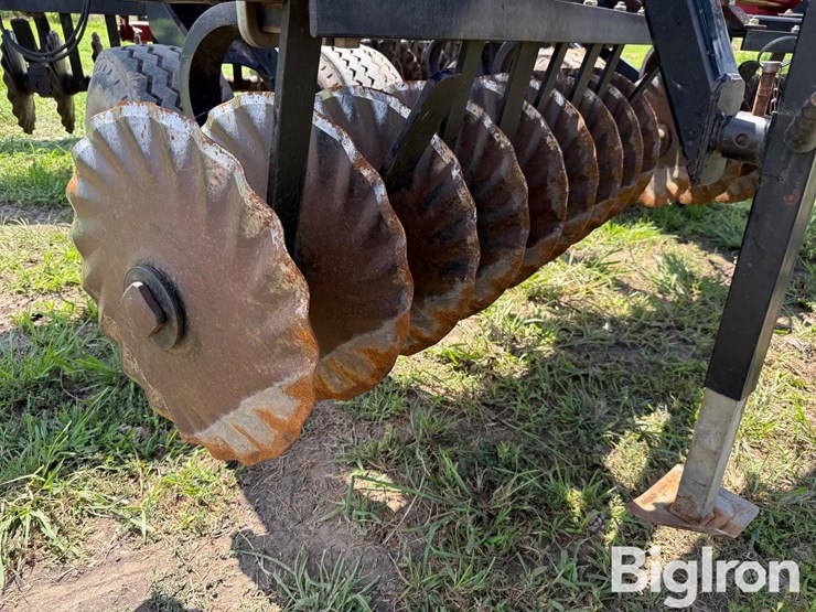 case-ih-330-image-17